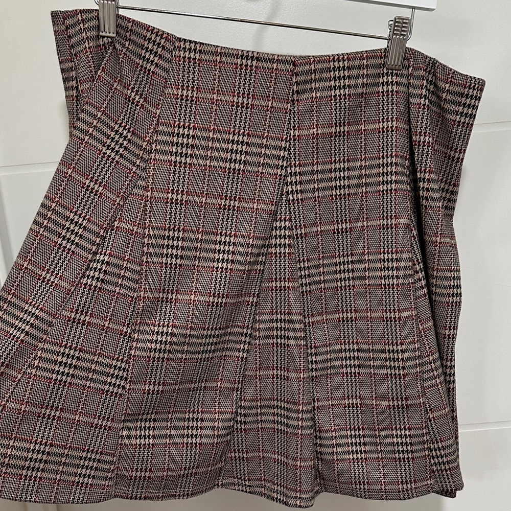 Plus Size Plaid Cute A-Line Mini Skirt in Gray and Red